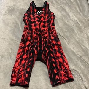 TYR Venzo tech suit
